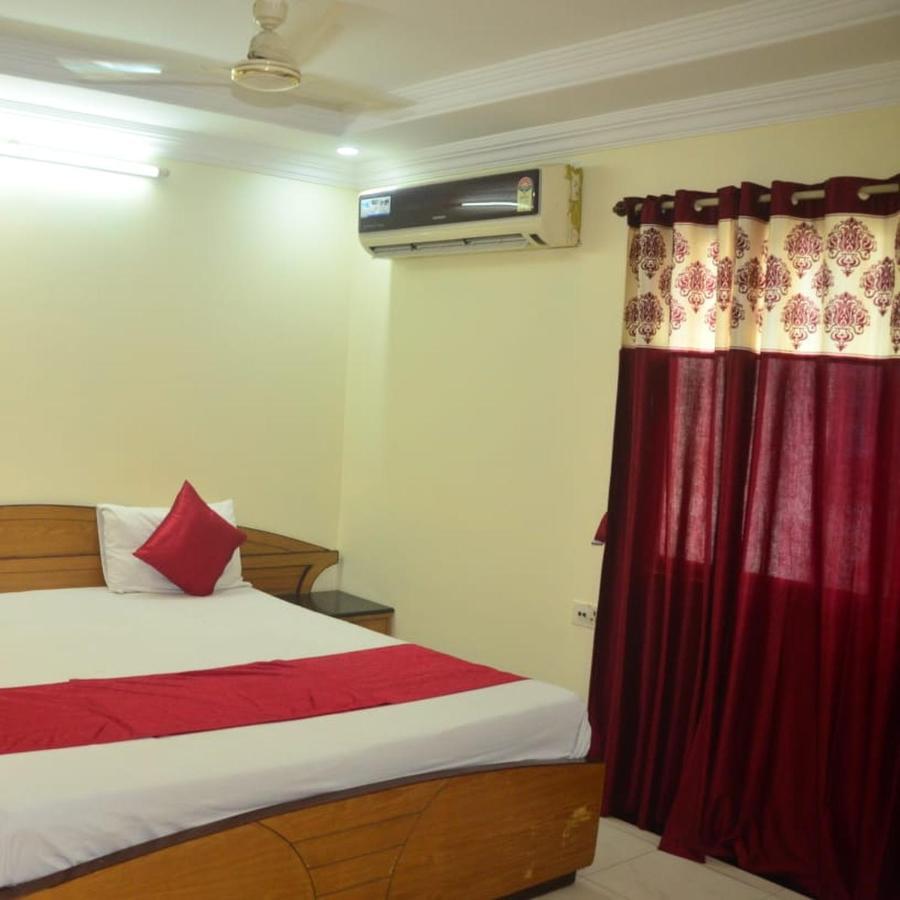 Hotel Poonam Rāipur エクステリア 写真